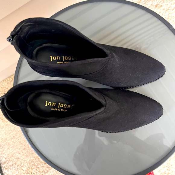 Black suede heeled ankle boots size 7.5 - Picture 4 of 8